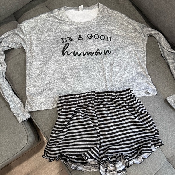 Other - 💥PRICE ⬇️ Grey & Black Women’s Long Sleeve Shorts Pj’s • Top Large & Bottom M •